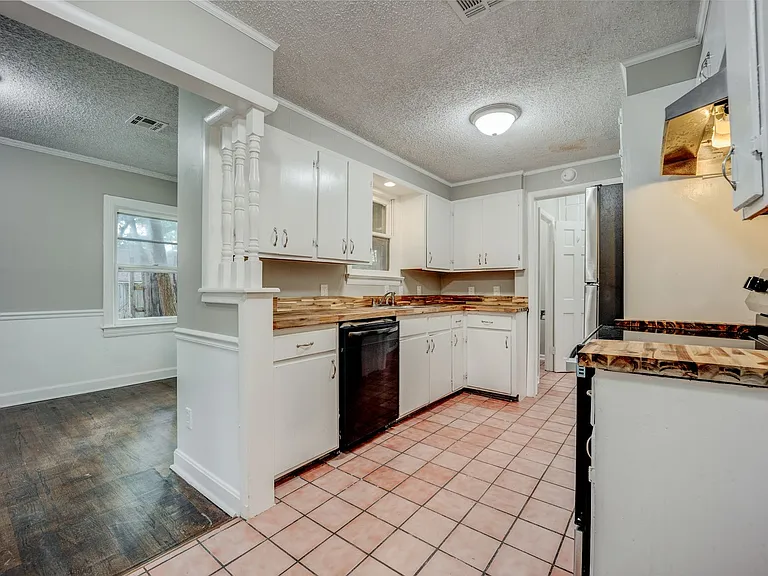 2307 S 23rd St — Photo 3