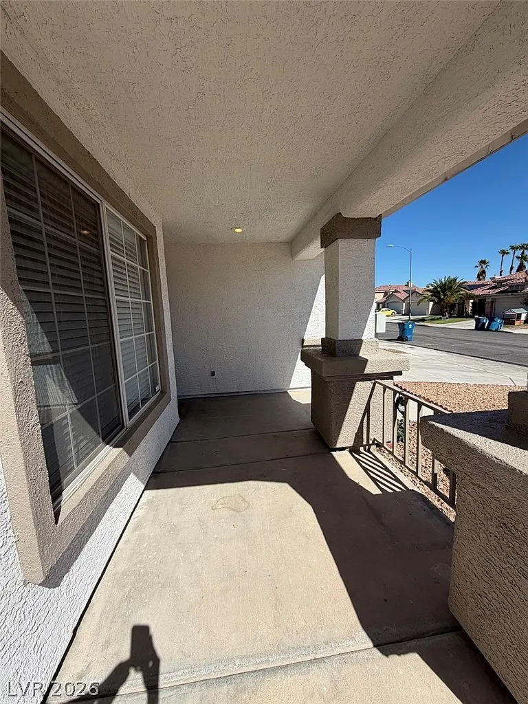 3 bed, 2.0 bath, 1317 sqft, $2,150 — Photo 2