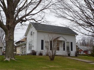 1111 16th St, Belle Plaine, IA 52208