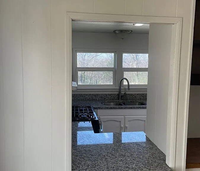 122 Court Dr — Photo 10