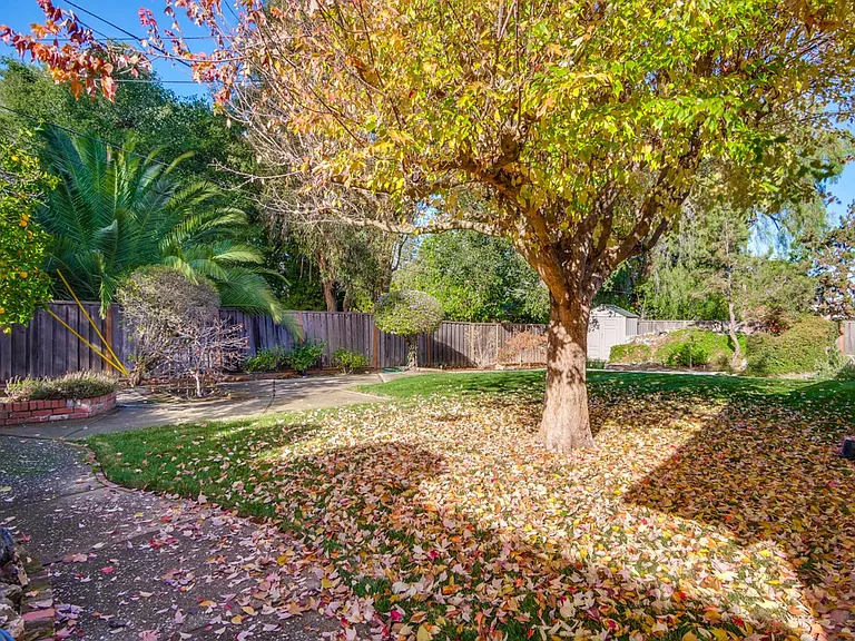 130 S Avalon Dr — Photo 51