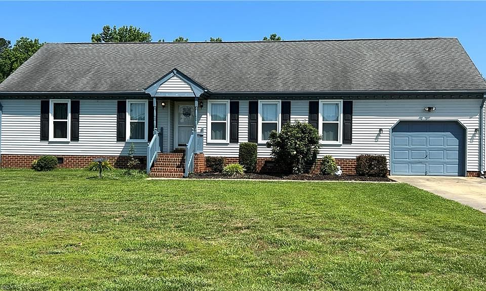 Sprawling ranch on huge corner lot in Great Bridge