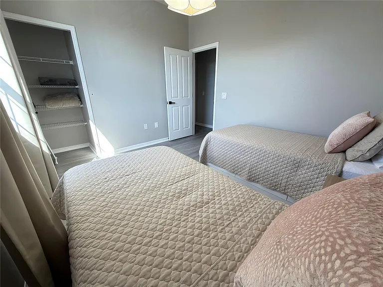 734 Monroe Cir — Photo 20