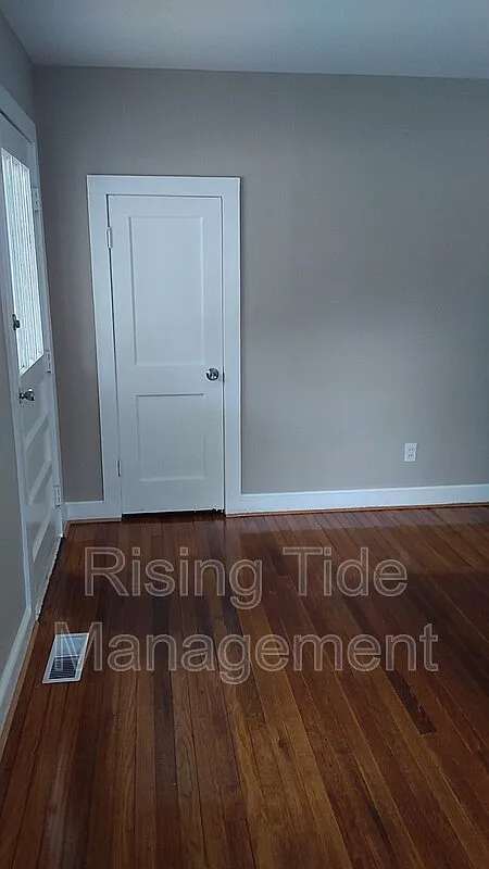 3 bed, 2.0 bath, 1072 sqft, $1,200 — Photo 3