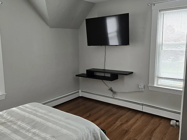 28 Homestead Ave — Photo 3