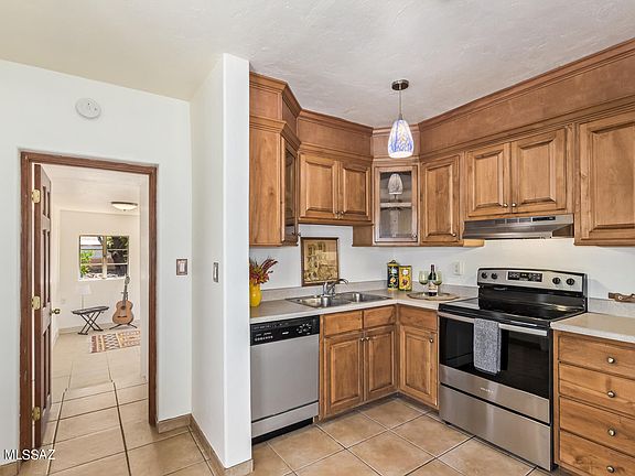 3rd image of 932 N Bryant Ave
