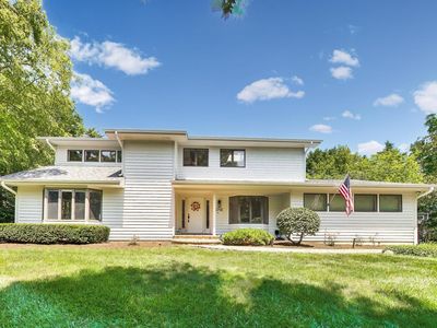 1 Birch Lakes Dr, Hawthorn Woods, IL, 60047