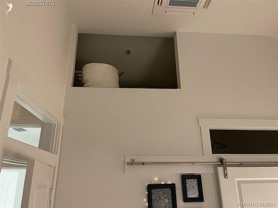 1st image of 548 NW Hazard Way
