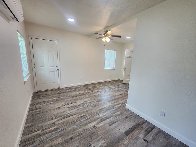 211 N Park St — Photo 12