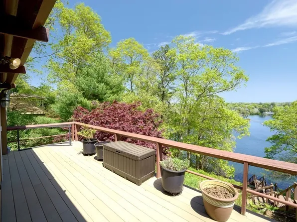 45 Livingston Dr, Plymouth, MA 02360