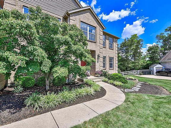 3rd image of 6870 Maple Creek Dr
