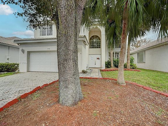 4th image of 3342 NW 70th Ave