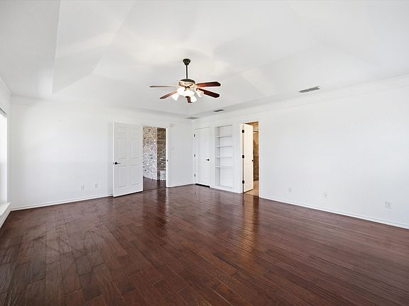 3rd image of 19901 S Highway 281