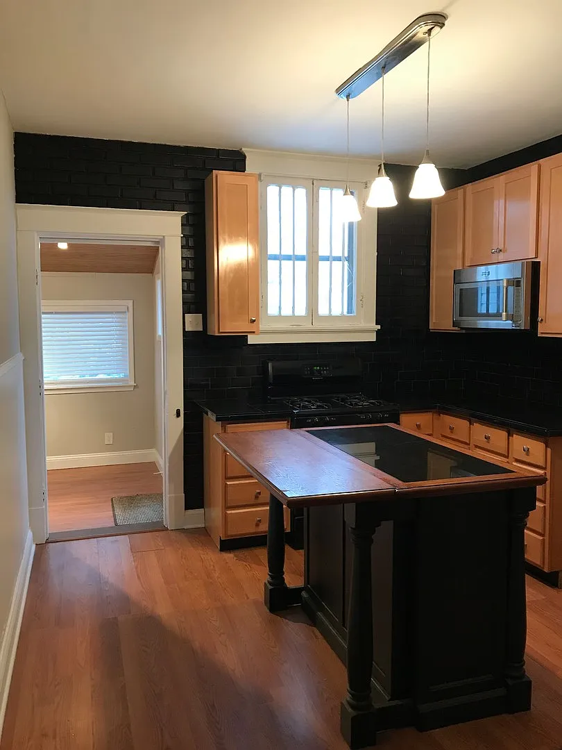 Beautiful Renovated Home near Sublette Park — Photo 4