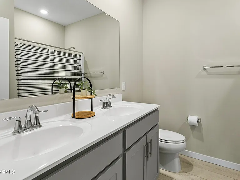 8461 N 22nd Dr — Photo 14