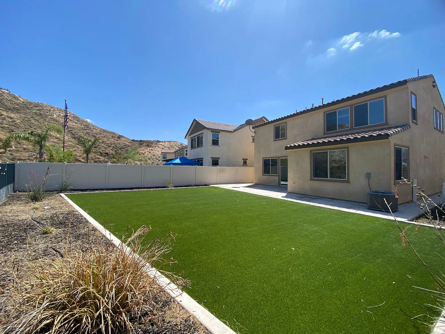 4 bed, 2358 sqft, $3,200 — Photo 3