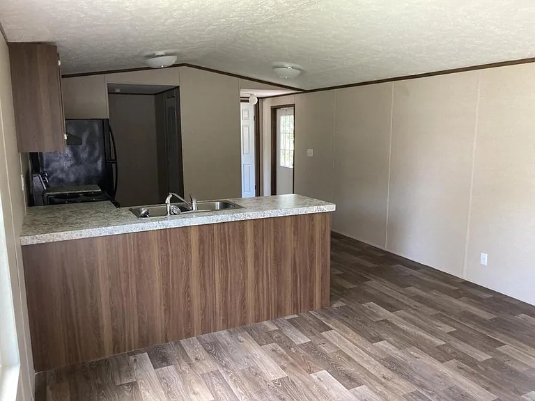 2209 E Effingham Hwy #D6 — Photo 2