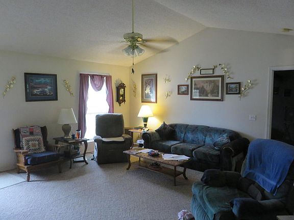 4th image of 592 Lakewood Dr