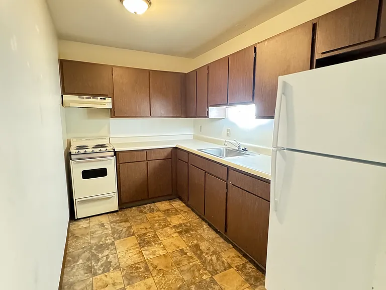 121 Colonial Dr #110 — Photo 2