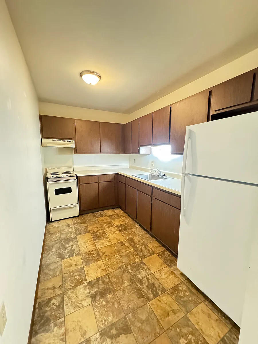 Building Photo - 121 Colonial Dr #110