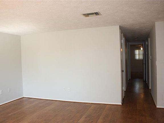 3rd image of 3423 Cincinnati Dr