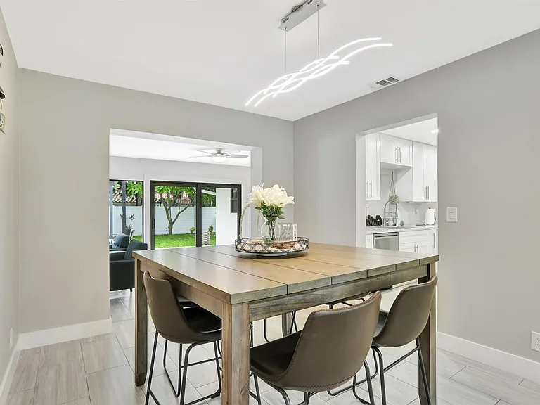 1035 NW 5th Ave — Photo 9