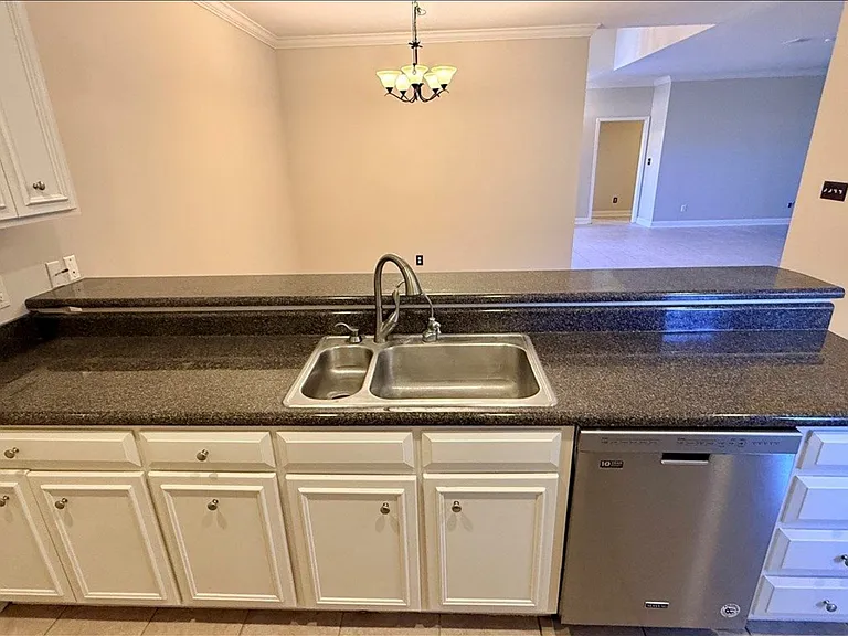 1633 Devon Dr — Photo 5