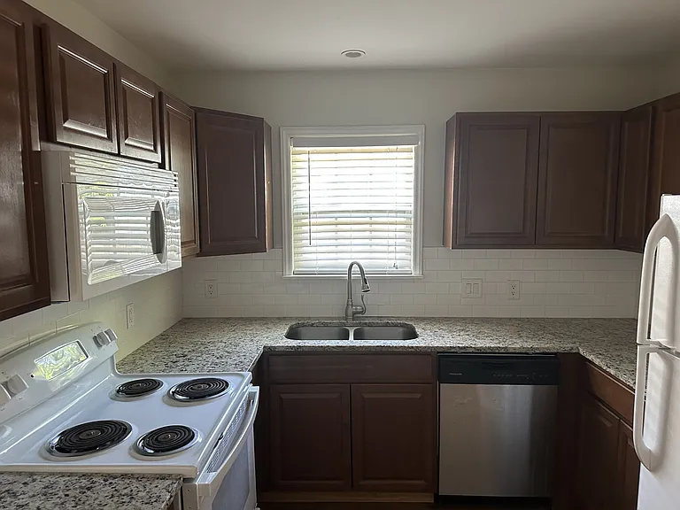 216 McFadden St — Photo 21
