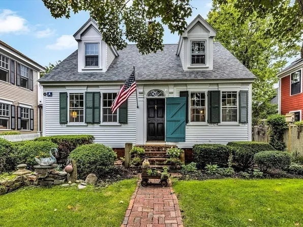 60 Commercial St, Provincetown, MA 02657