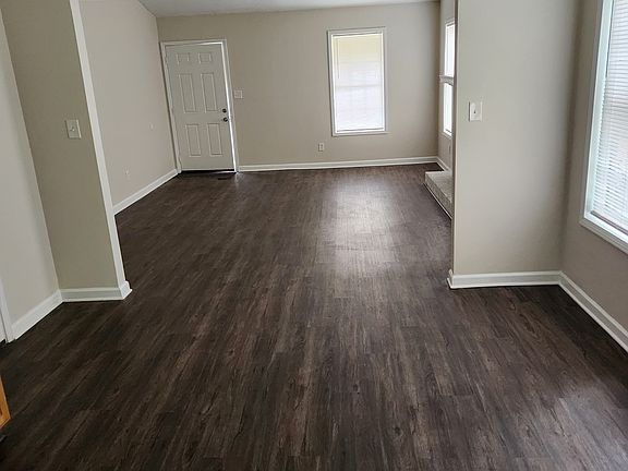 5th image of 341 Farm Place Ct NE