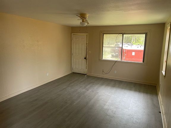 3rd image of 1542 Camille St
