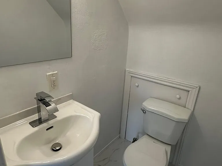 33 Jeavons Ave #ENTIRE HOUSE — Photo 11