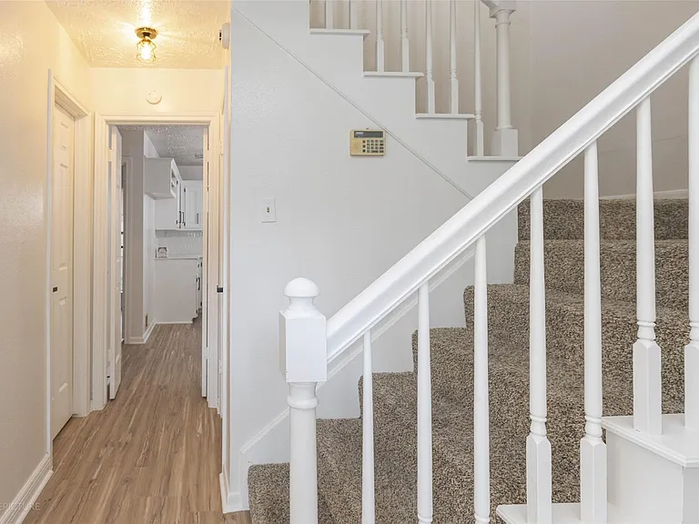 9810 Jockey Club Dr — Photo 3