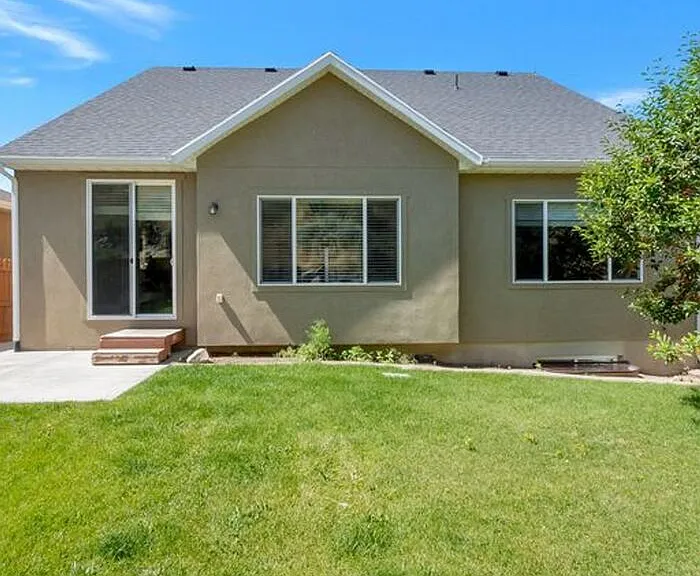 1848 W Woodview Dr — Photo 24