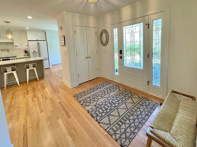 100 Anglese Ct — Photo 5