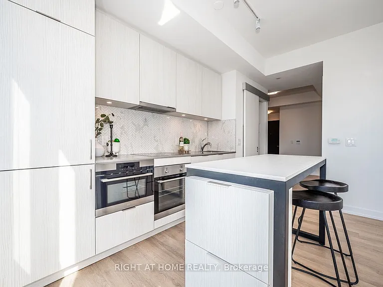 158 Front St E #1613 — Photo 9