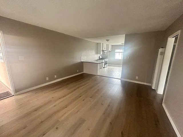 Building Photo - 623 W 22nd St #3