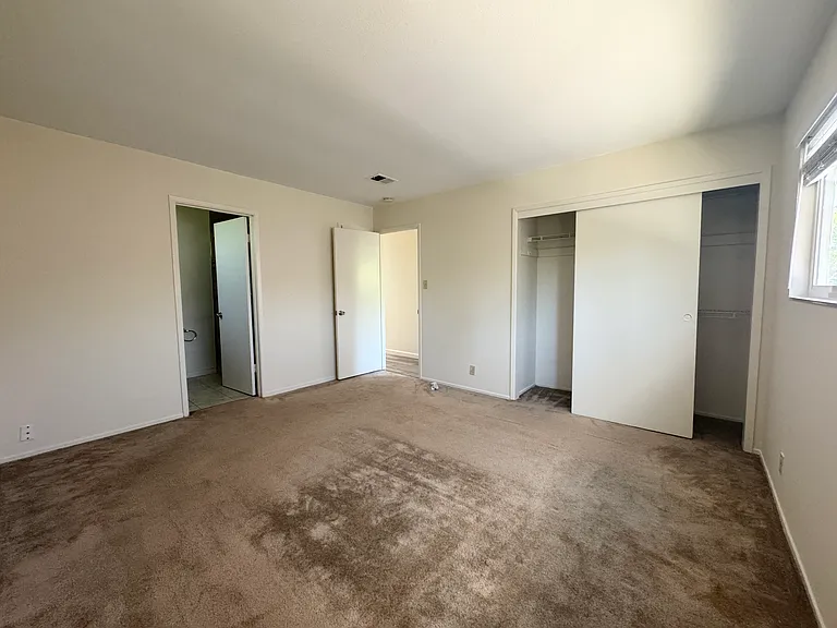 1915 Camargo Dr — Photo 6