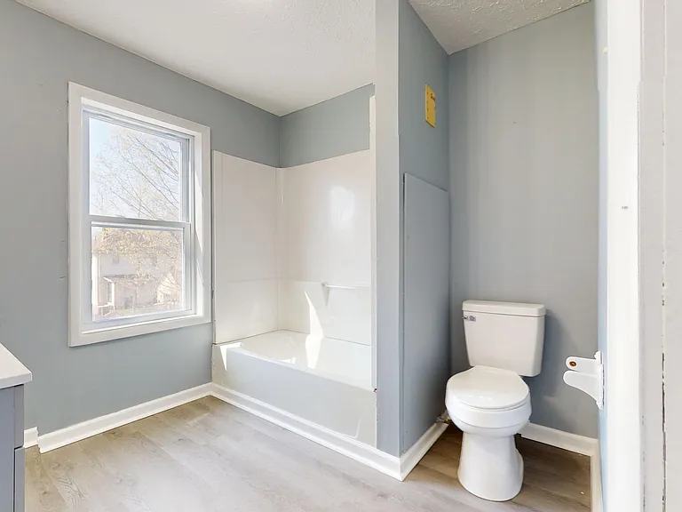 396 Grace St — Photo 8