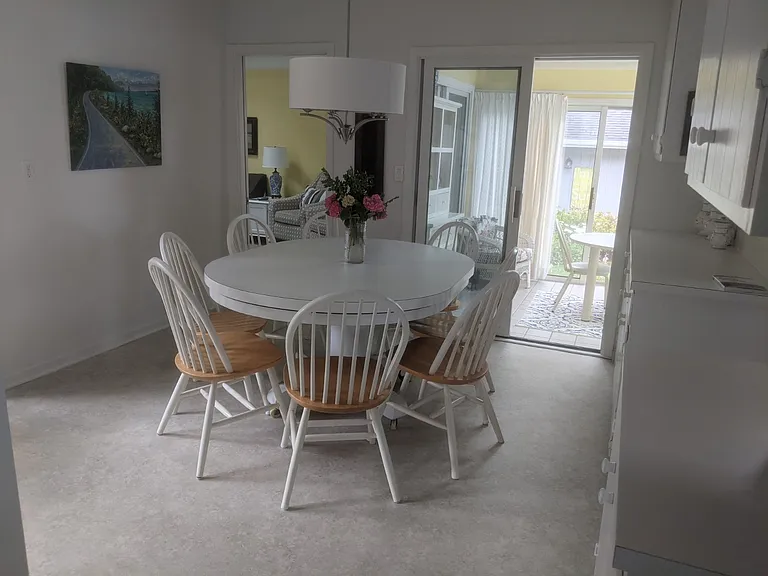 2421 Lakefront Dr — Photo 7