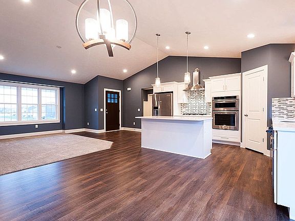 3rd image of 3184 Doral Dr