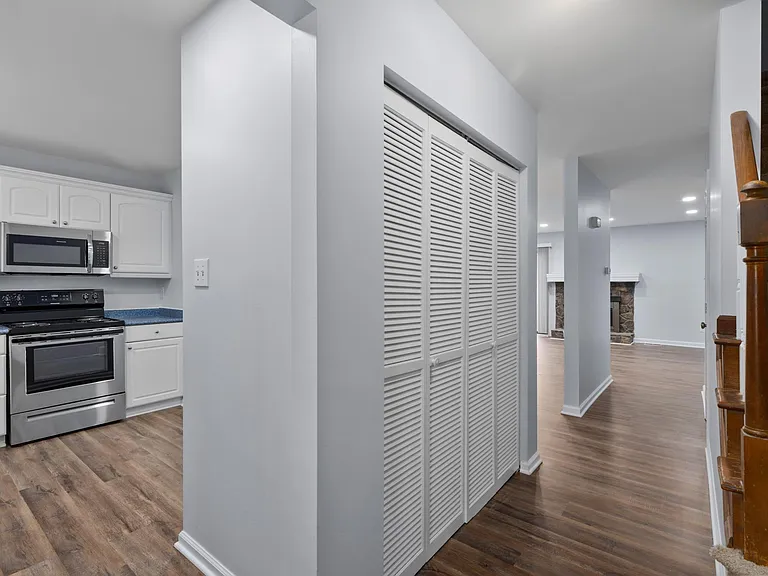 5702 Three Oaks Dr — Photo 15