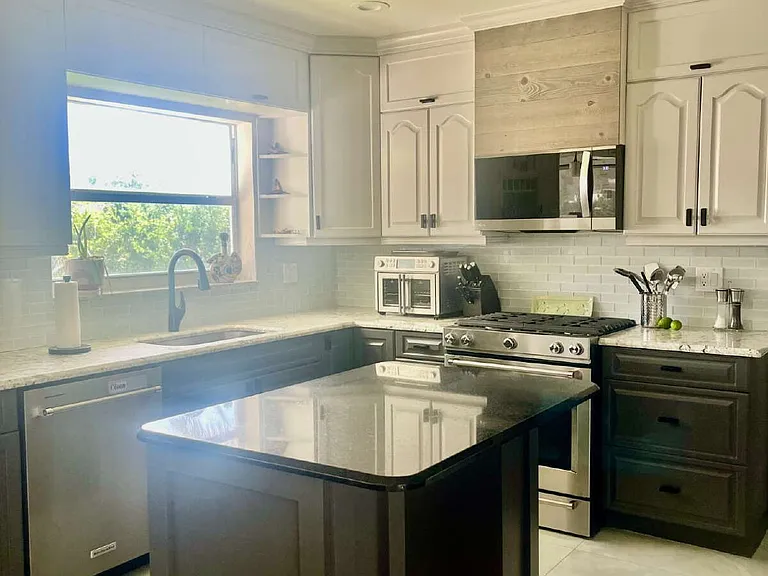 2264 SE 10th Ct — Photo 8