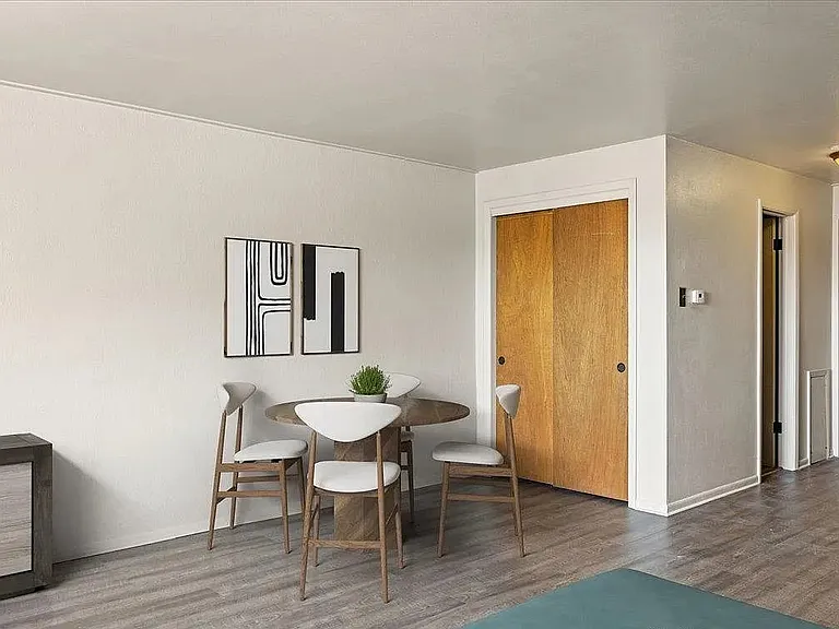 306 E 18th St #14 — Photo 2
