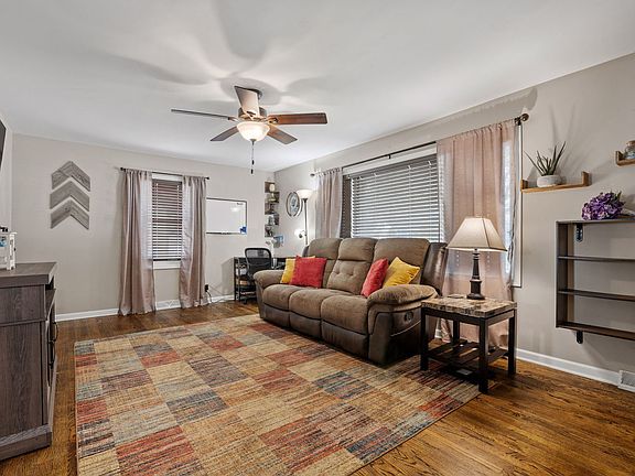 3rd image of 35 Lynwood Dr