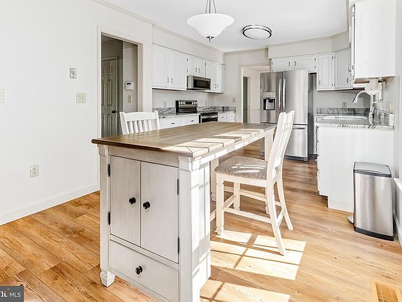 5th image of 6113 Westbrooke Dr