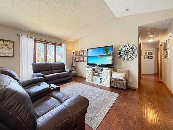 3rd image of 3814 Cedar Creek Ct