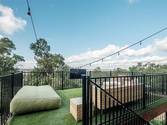 3rd image of 1724 Rowdy Loop