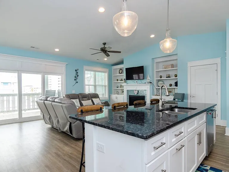 1211 N Fort Fisher Blvd #B — Photo 10