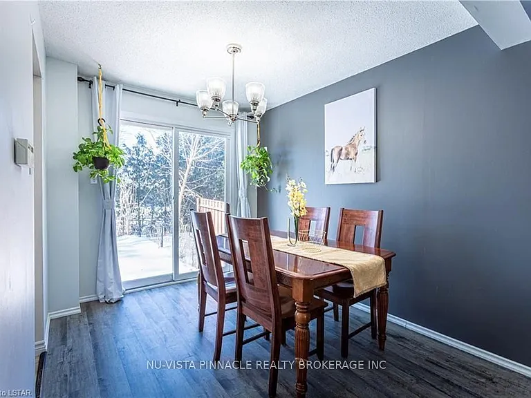 7 Ranchwood Cres — Photo 7